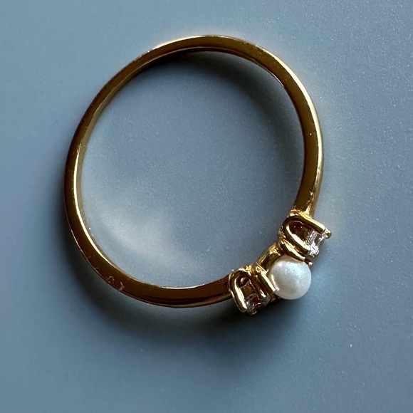 14k Gold Vermeil Dainty Pearl Ring - Picture 7 of 9